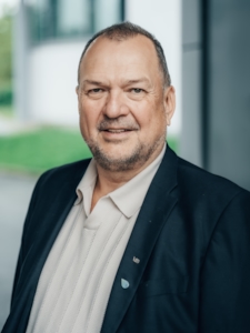 ANDERS ALMESTAD portrett