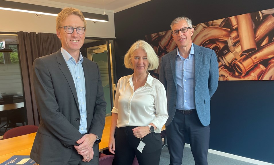 Advokat Thorkild S. Aschehoug i Advokatfirmaet Grette, administrerende direktør Marianne W. Røiseland og advokat Trond Martinussen i Rørentreprenørene Norge er glad for avtalen.