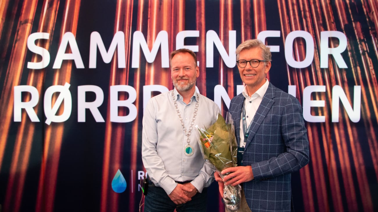 Sammen for rørbransjen: Avtroppende styreleder Torkild Korsnes gir stafettpinnen videre til Tore Bakke, administrerende direktør i Bravida Norge, som er valgt til ny styreleder i Rørentreprenørene Norge.