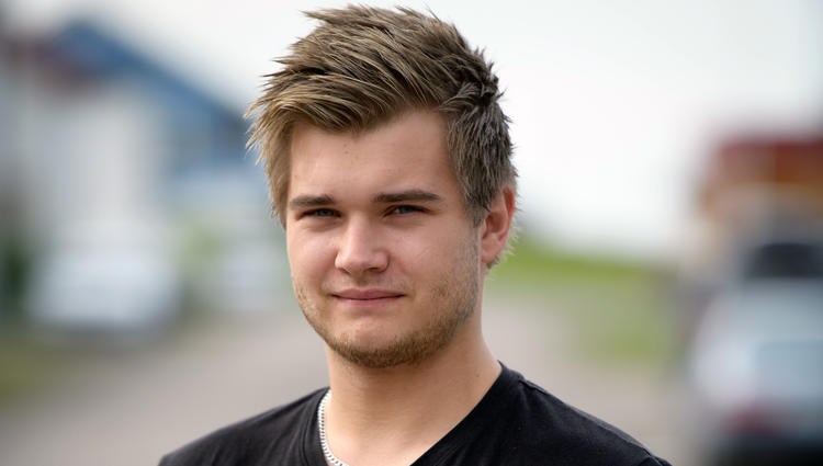 Med rikelig erfaring fra familiebedriften, sikter Tobias Bjørkmo Ellingsen (22) mot NM-tittelen under Bygg Reis Deg i Lillestrøm i oktober.