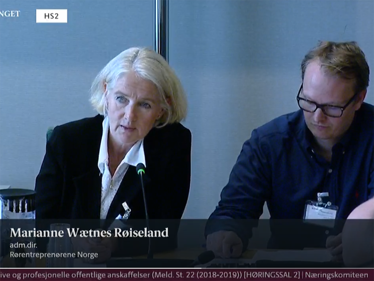 Marianne W. Røiseland fra Rørentreprenørene Norge og Snorre Barking fra Assemblin under høringen i Næringskomiteen tirsdag 14. mai.
