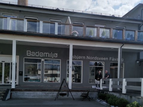 Asbjørn Nordsveen har avdelinger i Brummunddal og Moelv. Nylig åpnet de kontorer i Fåvang, ikke minst for å bedre betjene det sterke hyttemarkedet i området.