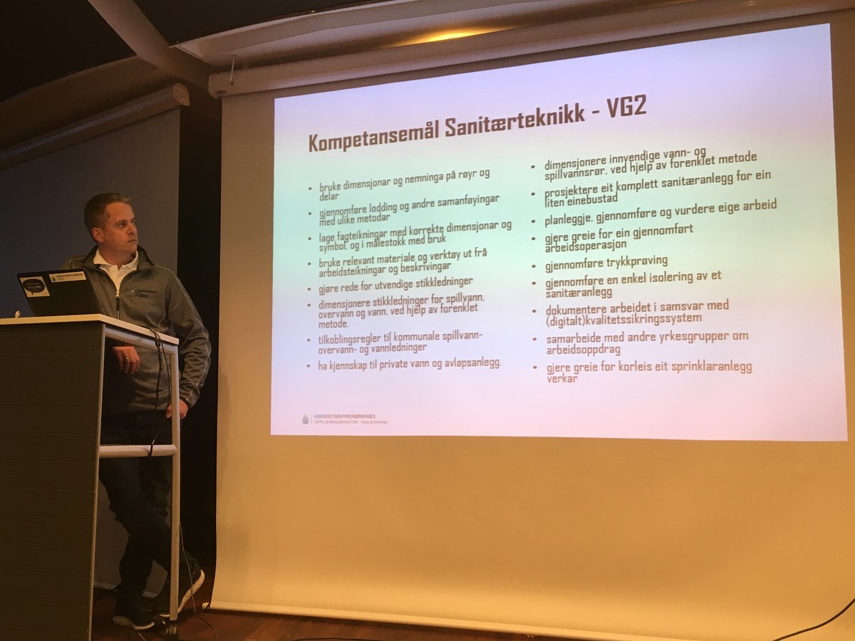 Jens Høglund orienterer om arbeidet med de nye læreplanene for rørleggerfaget under Faglærer- og utdanningskonferanse 2019.