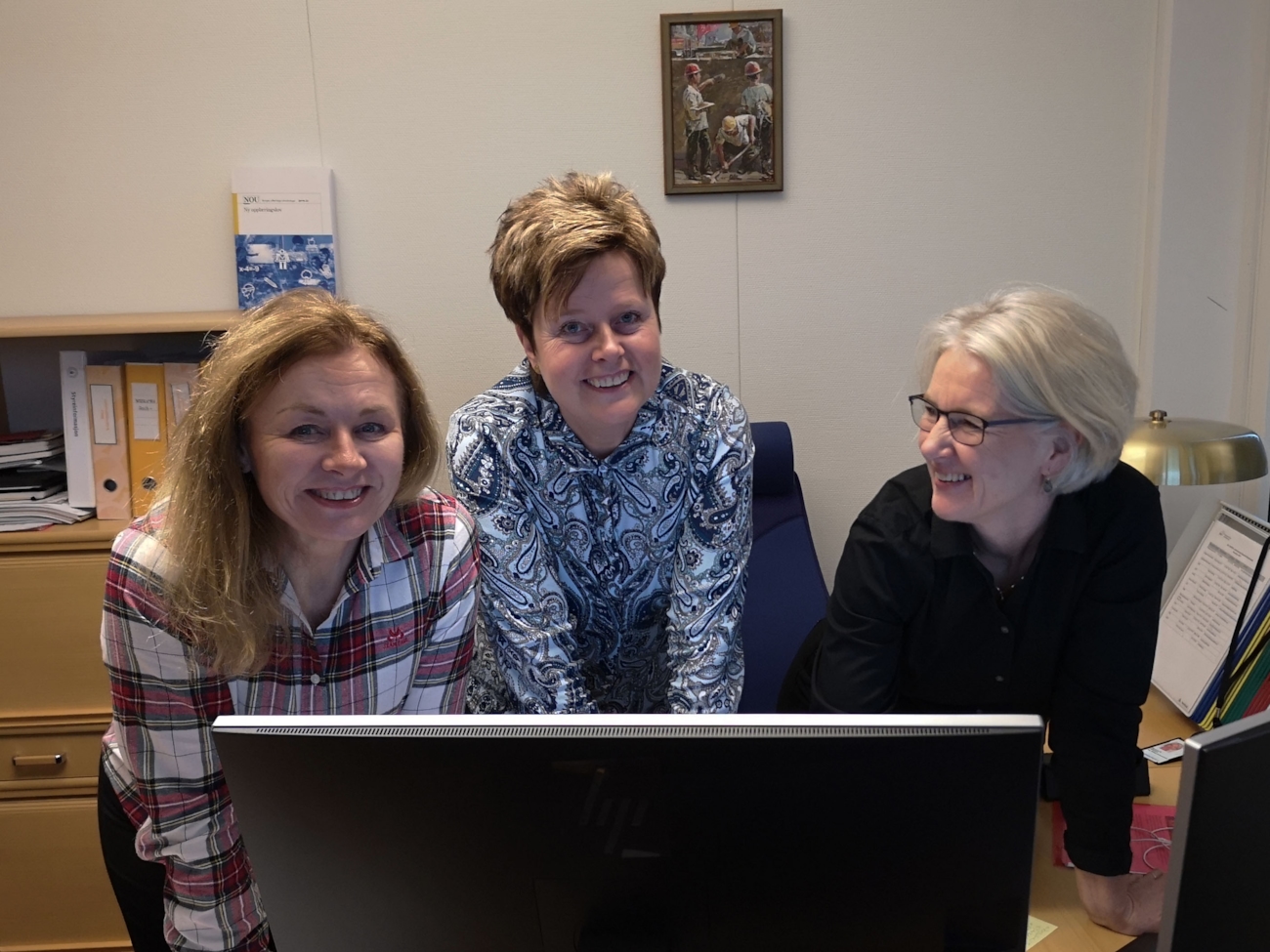 Eli, Anne Lise og Marianne står klare til å registrere nye medlemmer.