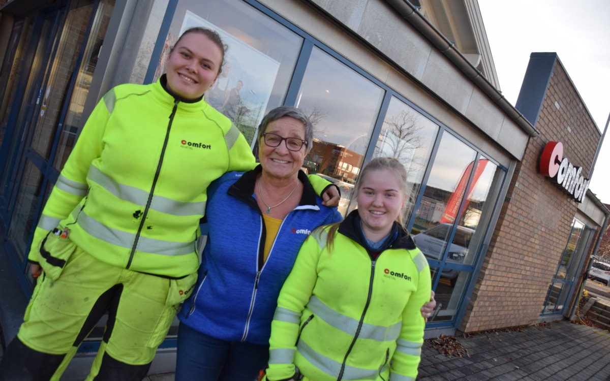 Lærlingene Helene Brekke (t.v.) og Michelle Johansen (t.h.) sammen med daglig leder Bergljot Woll i Gran VVS AS. (Foto: Stian Ormestad/ReAvisa)