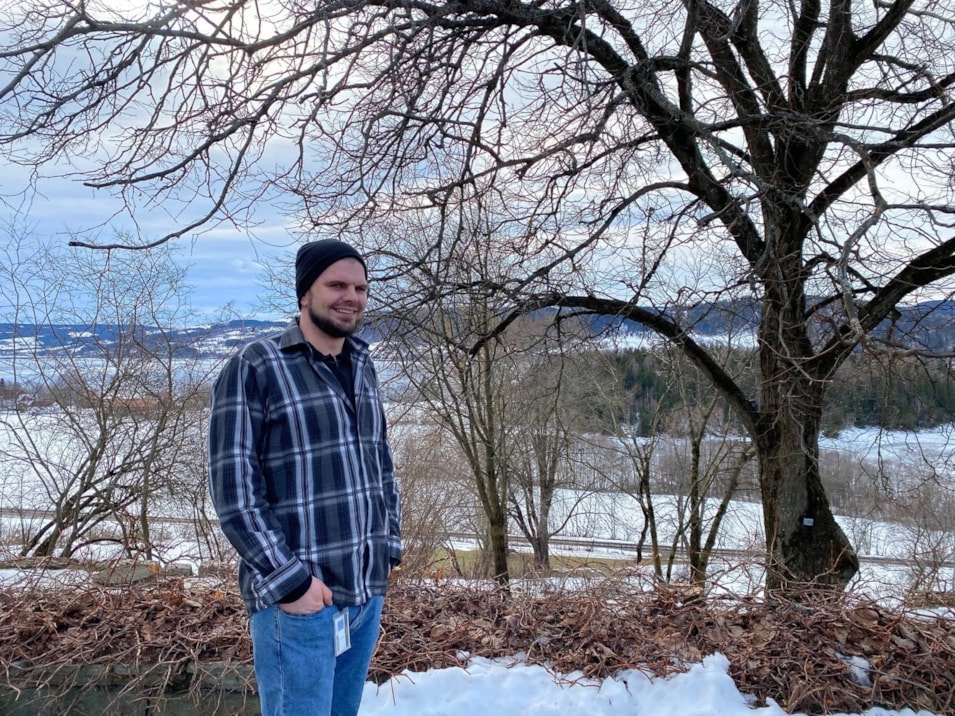 Andreas Pedersen er anleggsgartner, Vea-student og jobber som arbeidsleder i Trondheim bydrift.